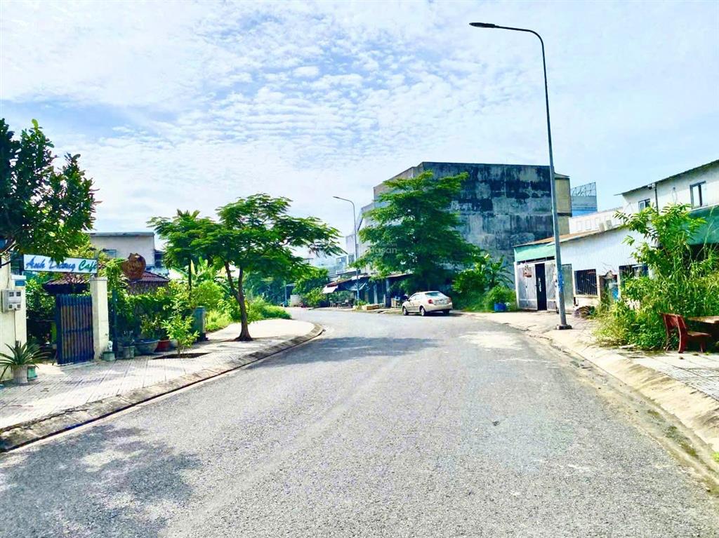 Nền 130m2 đs 21, không dính cống, trụ điện. đs 21 giá 1,735 tỷ chốt (bao thuế phí công chứng)