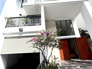 Cho thuê biệt thự quận 7, 6pn, 6wc full nội thất mới đẹp giá 50 triệu/tháng