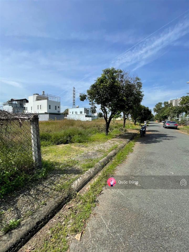 Nền nhà phố duy nhất hướng đông nam dt 7x30m( 210m2) tại kdc đh bách khoa, cần bán gấp, giá 70tr/m