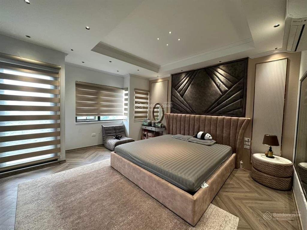 Rẻ như cho! phố linh lang oto tránh dừng đỗ vỉa hè 55m2*5t ở ngay kd vô đối dt 1 tỷ/năm, sổ a4