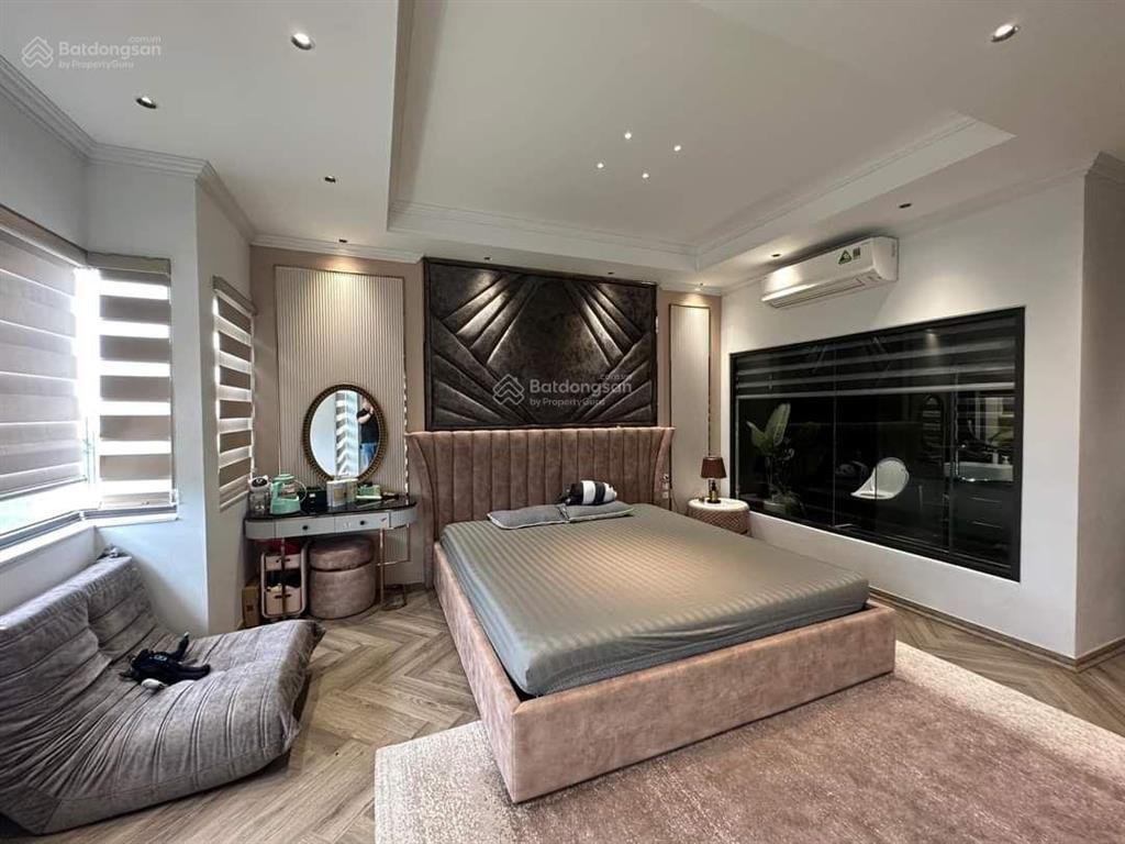 Rẻ như cho! phố linh lang oto tránh dừng đỗ vỉa hè 55m2*5t ở ngay kd vô đối dt 1 tỷ/năm, sổ a4