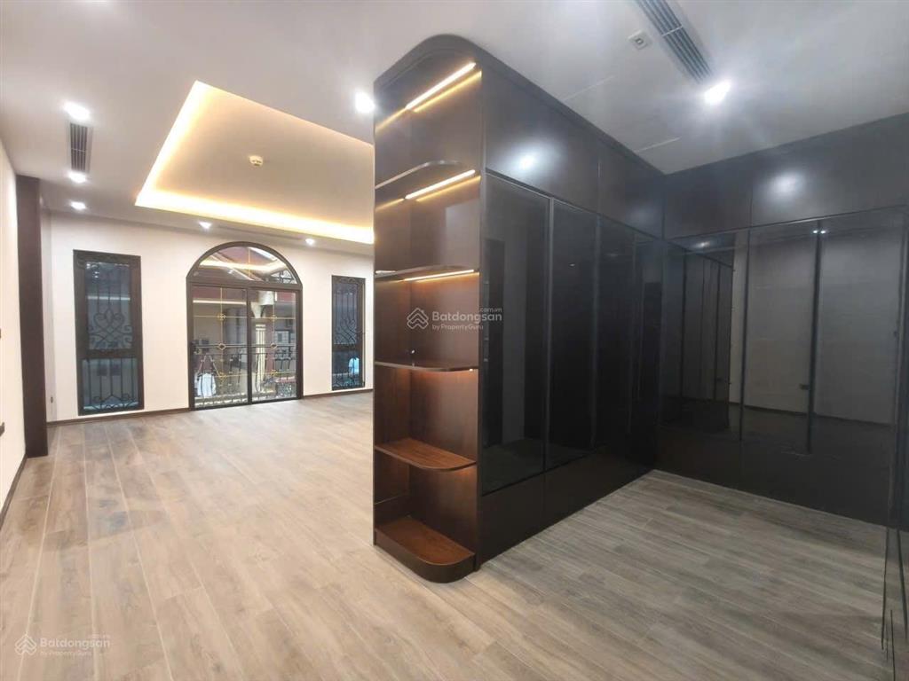 Chính chủ gửi bán toà nhà 9 tầng lô góc mặt phố giảng võ 113m2 mt 8.3m