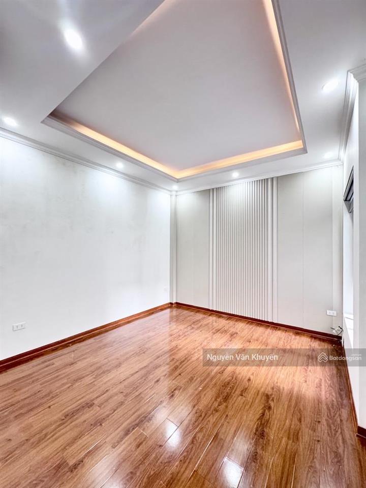 Bán nhà hoa lâm, long biên  30m2 x 5 tầng  ngõ thông 3.5m  full nội thất  giá 7.3 tỷ