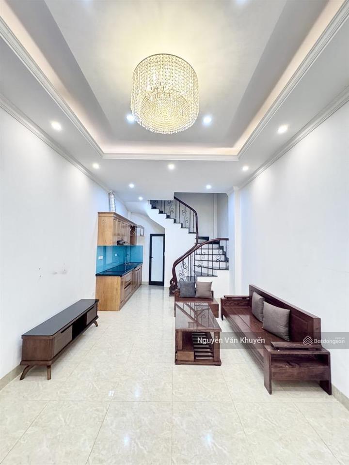 Bán nhà hoa lâm, long biên  30m2 x 5 tầng  ngõ thông 3.5m  full nội thất  giá 7.3 tỷ