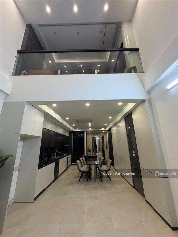 Hiếm  ngọc thụy sát vách khai sơn  40m2x5t thang máy nhập khẩu  1 nhà ra phố  giá chào 10 tỷ.