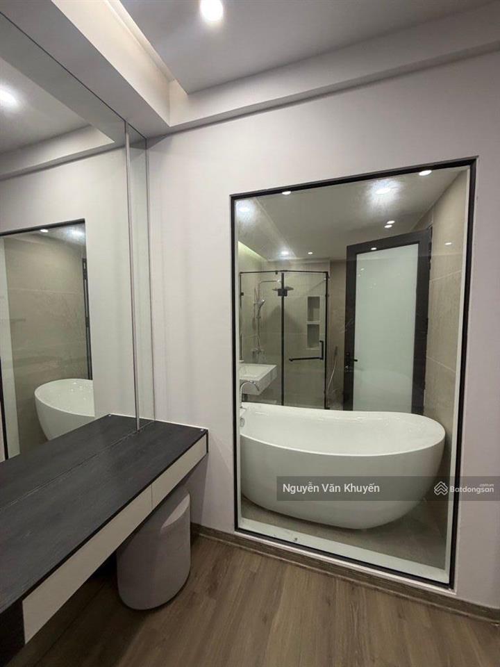 Hiếm  ngọc thụy sát vách khai sơn  40m2x5t thang máy nhập khẩu  1 nhà ra phố  giá chào 10 tỷ.