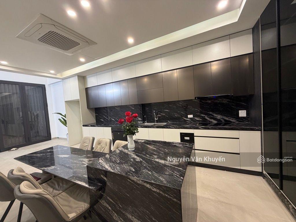 Hiếm  ngọc thụy sát vách khai sơn  40m2x5t thang máy nhập khẩu  1 nhà ra phố  giá chào 10 tỷ.