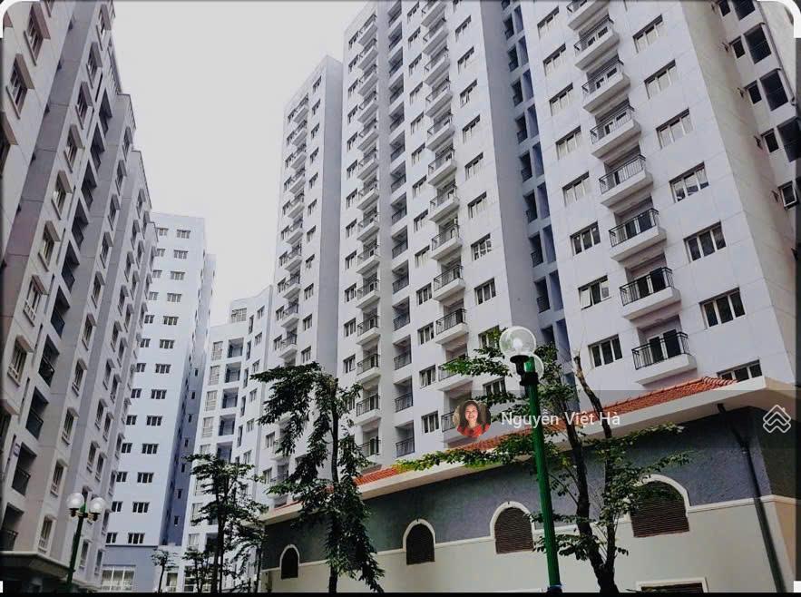 Bán căn hộ cc hoàng cầu, đống đa  dt 72m2, 3n, 2wc tầng trung  sổ chính chủ  giá bán 7,9 tỷ