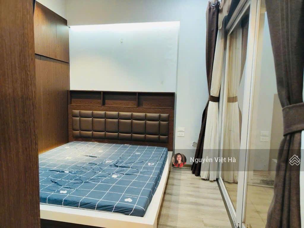 Bán căn hộ cc hoàng cầu, đống đa  dt 72m2, 3n, 2wc tầng trung  sổ chính chủ  giá bán 7,9 tỷ