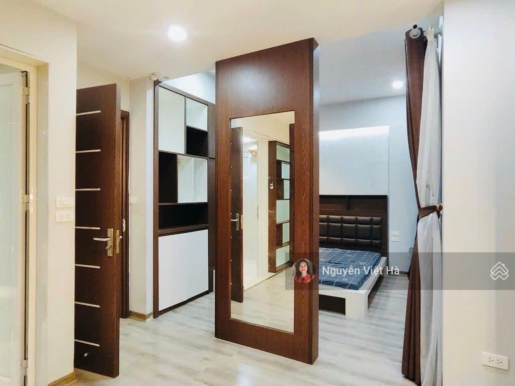 Bán căn hộ cc hoàng cầu, đống đa  dt 72m2, 3n, 2wc tầng trung  sổ chính chủ  giá bán 7,9 tỷ