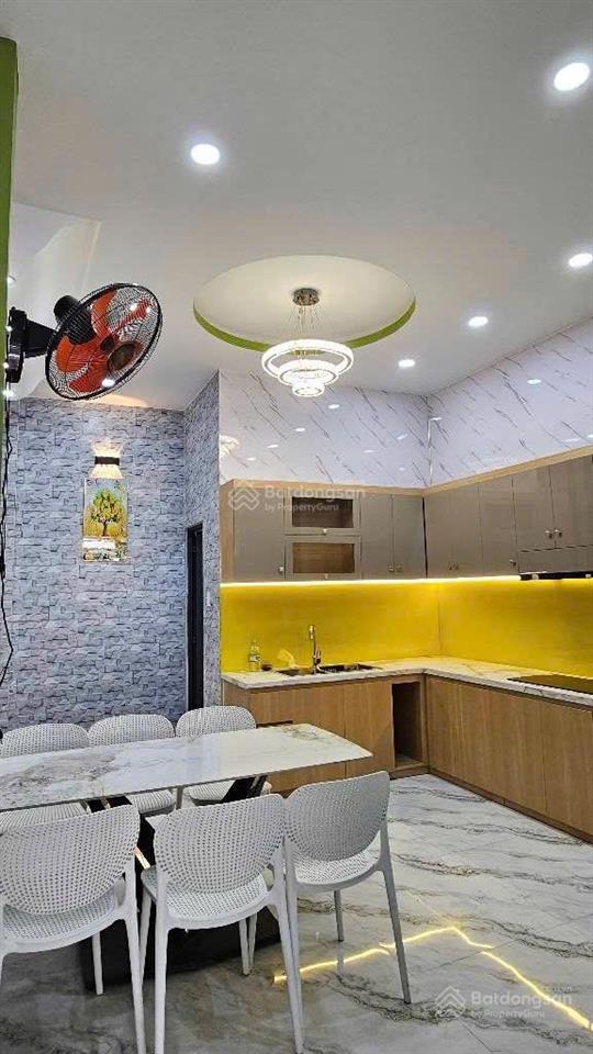 Hơn 7 tỷ nhà 4x15m đúc 3 tấm mặt tiền hẻm chợ sơn kỳ khu vực buôn bán sầm uất giá siêu rẻ