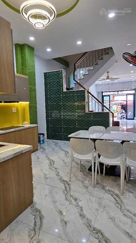 Hơn 7 tỷ nhà 4x15m đúc 3 tấm mặt tiền hẻm chợ sơn kỳ khu vực buôn bán sầm uất giá siêu rẻ