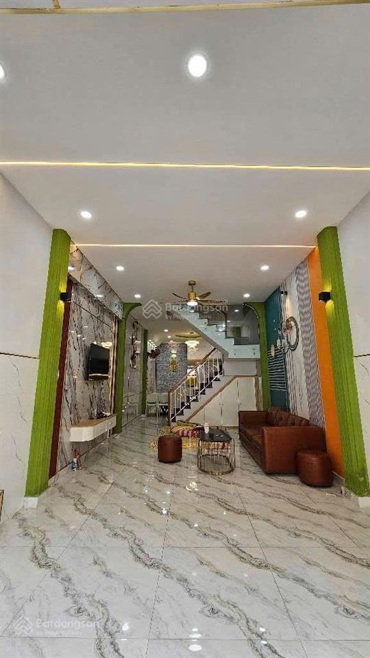 Hơn 7 tỷ nhà 4x15m đúc 3 tấm mặt tiền hẻm chợ sơn kỳ khu vực buôn bán sầm uất giá siêu rẻ