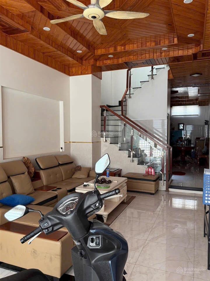 Cần tiền bán gấp nhà trần bình trọng. phường 5. bình thạnh. giá 5 tỷ 390. diện tích 4,5 x 10m