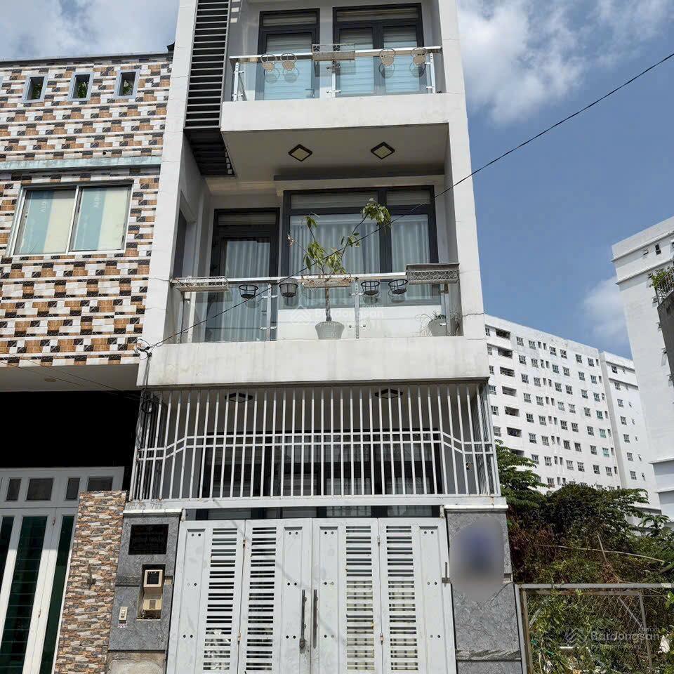 Cần tiền bán gấp nhà trần bình trọng. phường 5. bình thạnh. giá 5 tỷ 390. diện tích 4,5 x 10m