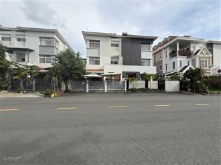 Bán biệt thự song lập đường lớn mỹ hào, phú mỹ hưng ,quận 7, dt 10,75 *21 m ,giá 82 tỷ 800 triệu