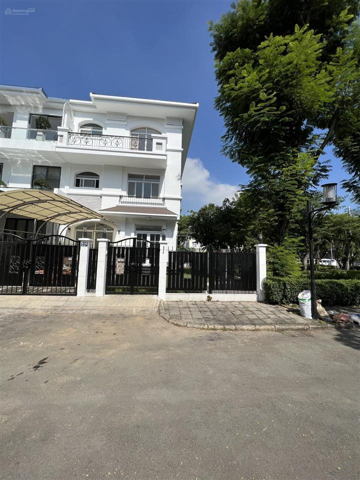 Bán biệt thự song lập mỹ kim 1, phú mỹ hưng, quận 7, dt đất 10,75*19m, nhà đẹp, giá 83 tỷ. sh