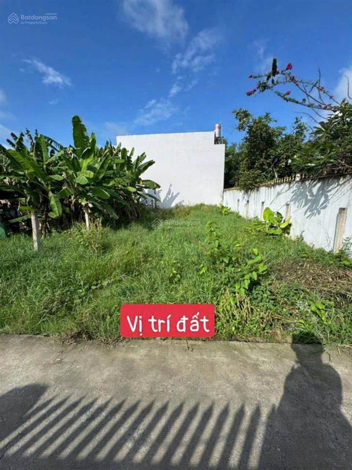 Bán đất qui đức  xung quanh dân cư hiện hữu  xe hơi đậu trước đất