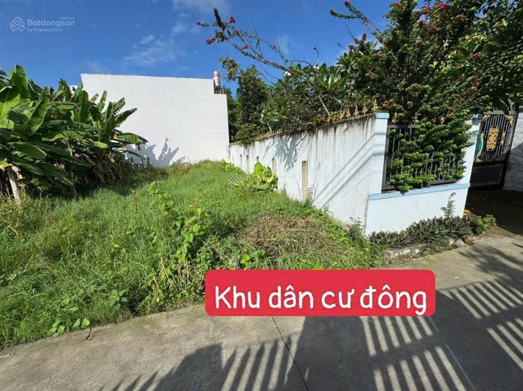 Bán đất qui đức  xung quanh dân cư hiện hữu  xe hơi đậu trước đất
