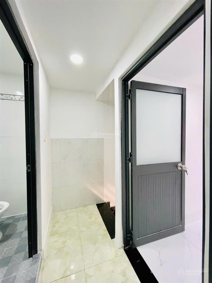 Nhà 4x6 2pn2wc ngay cách chợ 50m, khu đông dân, nước máy ,ko quy hoach tranh chấp 495tr