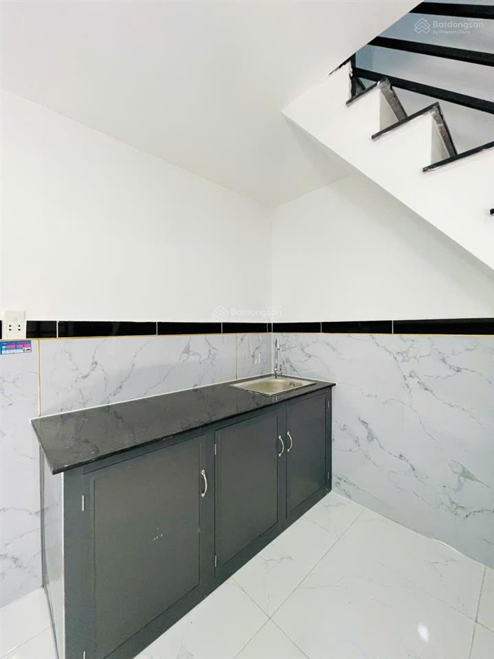 Nhà 4x6 2pn2wc ngay cách chợ 50m, khu đông dân, nước máy ,ko quy hoach tranh chấp 495tr