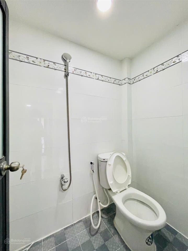 Nhà 4x6 2pn2wc ngay cách chợ 50m, khu đông dân, nước máy ,ko quy hoach tranh chấp 495tr
