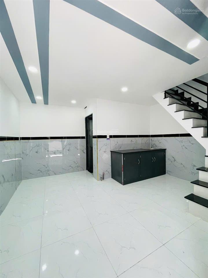 Nhà 4x6 2pn2wc ngay cách chợ 50m, khu đông dân, nước máy ,ko quy hoach tranh chấp 495tr