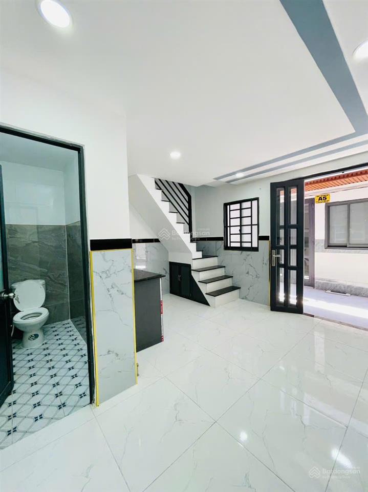 Nhà 4x6 2pn2wc ngay cách chợ 50m, khu đông dân, nước máy ,ko quy hoach tranh chấp 495tr