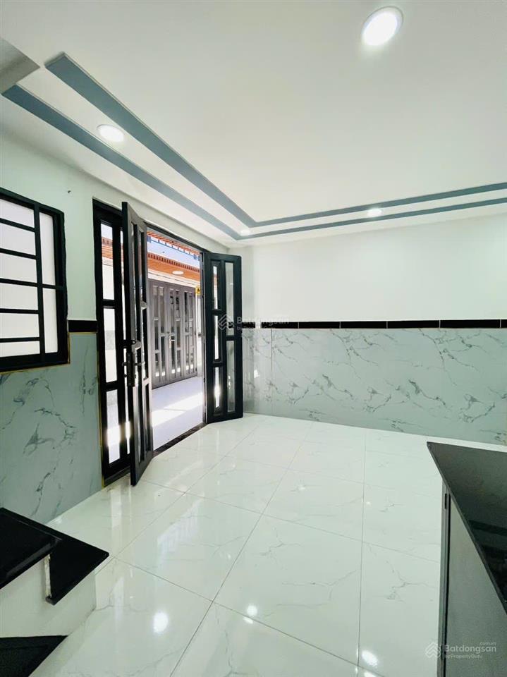 Nhà 4x6 2pn2wc ngay cách chợ 50m, khu đông dân, nước máy ,ko quy hoach tranh chấp 495tr