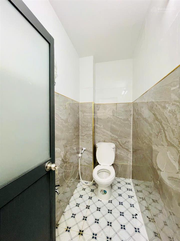 Nhà 4x6 2pn2wc ngay cách chợ 50m, khu đông dân, nước máy ,ko quy hoach tranh chấp 495tr