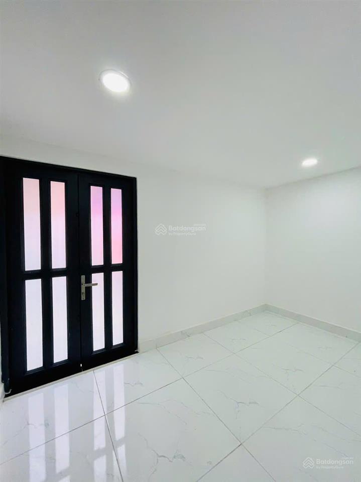 Nhà 4x6 2pn2wc ngay cách chợ 50m, khu đông dân, nước máy ,ko quy hoach tranh chấp 495tr