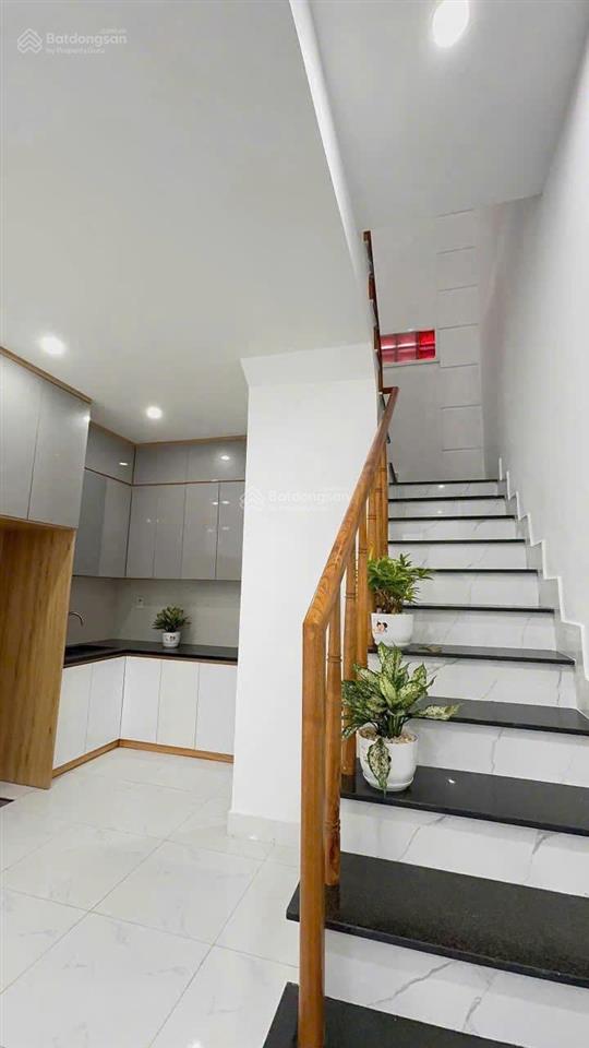 Bán căn nhà mới full nội thất, 4x8m ngay chợ, video thực tế, 1 trệt 1 lầu 2pn 2wc 755tr full giá