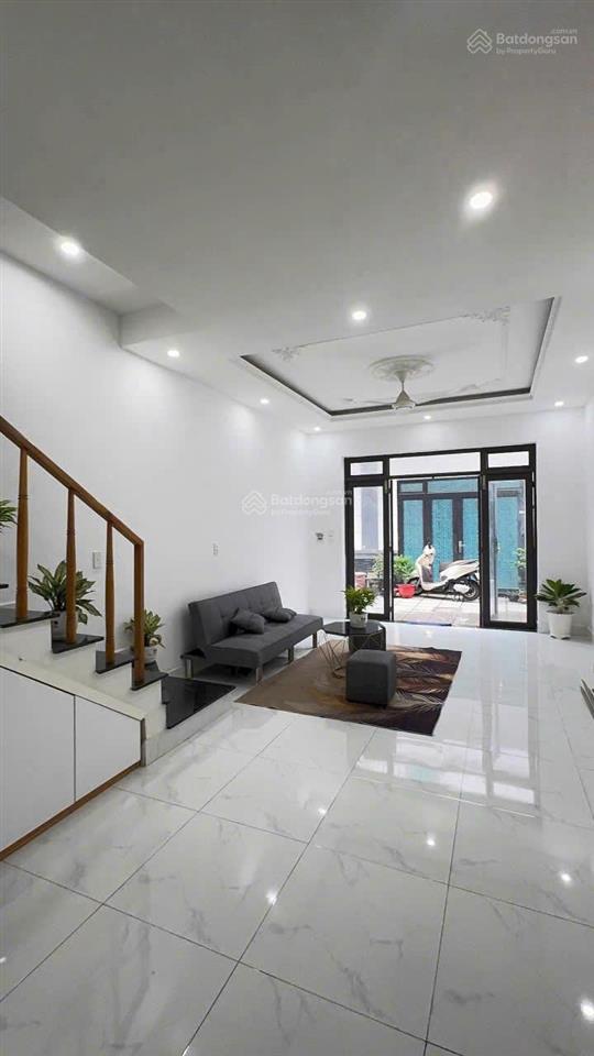 Bán căn nhà mới full nội thất, 4x8m ngay chợ, video thực tế, 1 trệt 1 lầu 2pn 2wc 755tr full giá