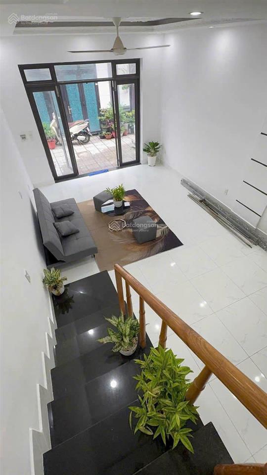 Bán căn nhà mới full nội thất, 4x8m ngay chợ, video thực tế, 1 trệt 1 lầu 2pn 2wc 755tr full giá