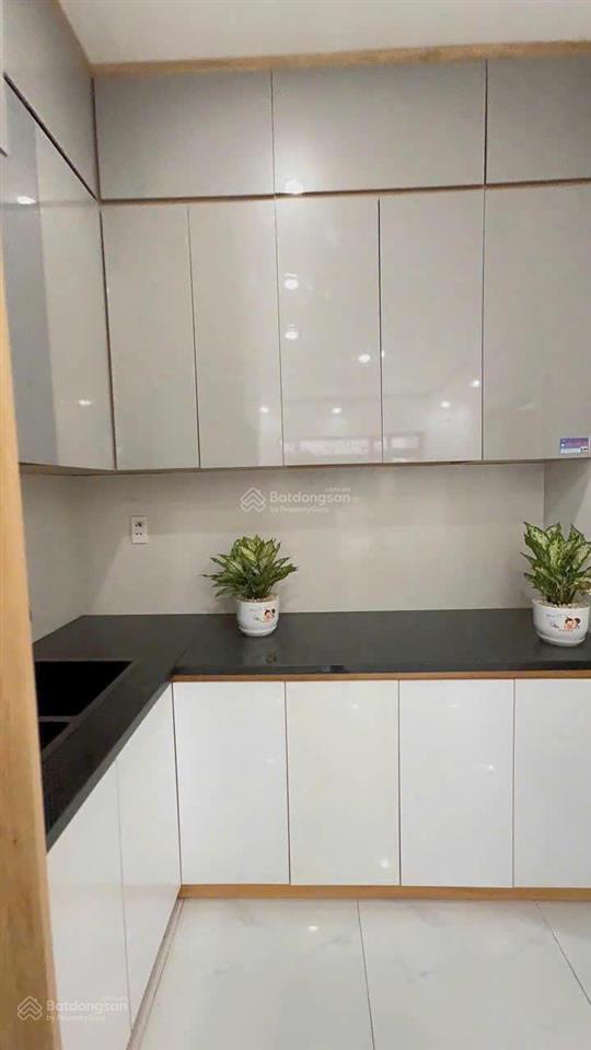 Bán căn nhà mới full nội thất, 4x8m ngay chợ, video thực tế, 1 trệt 1 lầu 2pn 2wc 755tr full giá