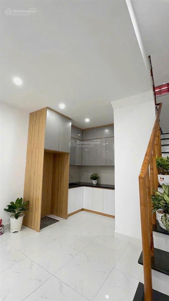 Bán căn nhà mới full nội thất, 4x8m ngay chợ, video thực tế, 1 trệt 1 lầu 2pn 2wc 755tr full giá