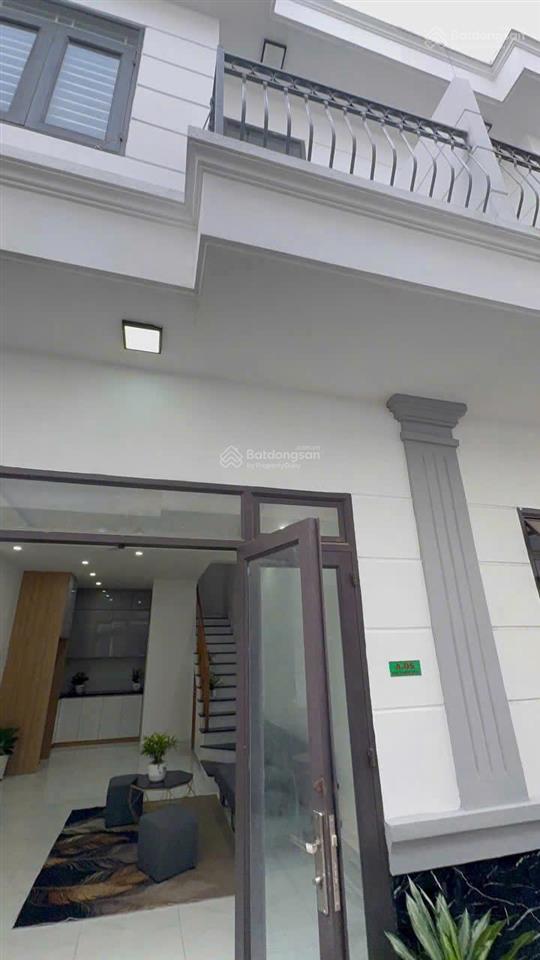 Bán căn nhà mới full nội thất, 4x8m ngay chợ, video thực tế, 1 trệt 1 lầu 2pn 2wc 755tr full giá