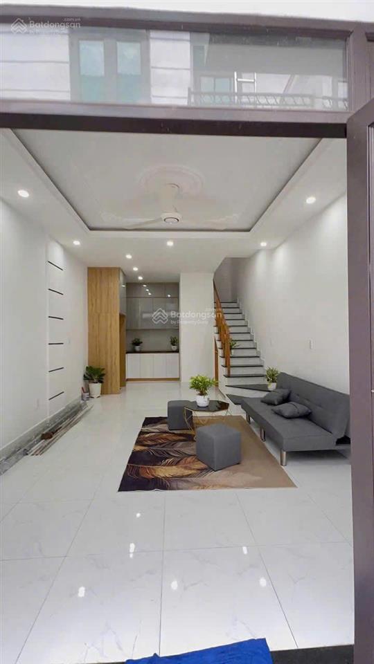 Bán căn nhà mới full nội thất, 4x8m ngay chợ, video thực tế, 1 trệt 1 lầu 2pn 2wc 755tr full giá