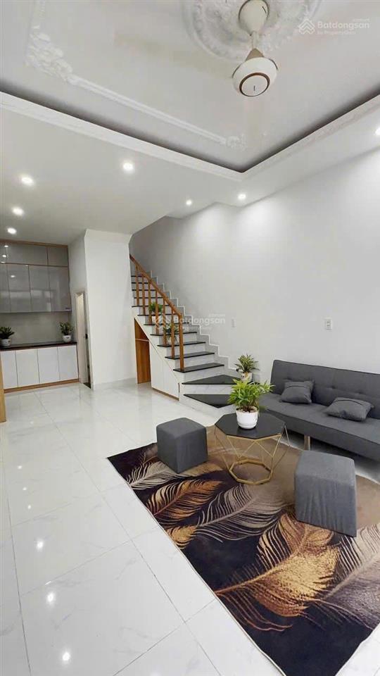 Bán căn nhà mới full nội thất, 4x8m ngay chợ, video thực tế, 1 trệt 1 lầu 2pn 2wc 755tr full giá