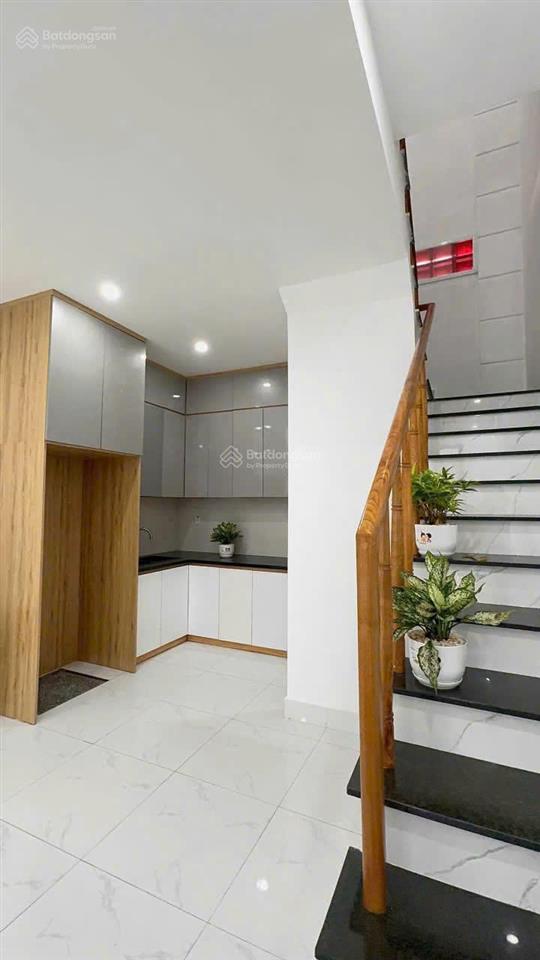 Bán căn nhà mới full nội thất, 4x8m ngay chợ, video thực tế, 1 trệt 1 lầu 2pn 2wc 755tr full giá
