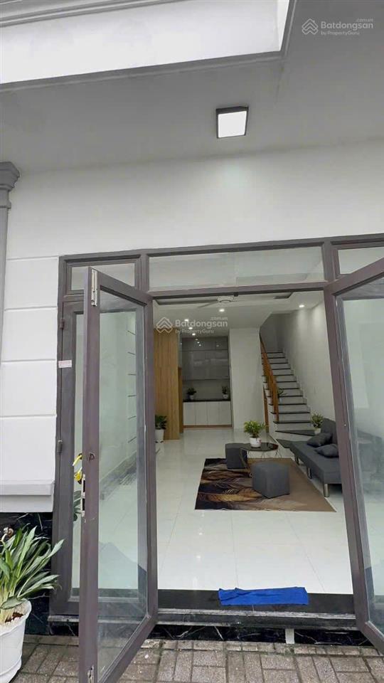 Bán căn nhà mới full nội thất, 4x8m ngay chợ, video thực tế, 1 trệt 1 lầu 2pn 2wc 755tr full giá