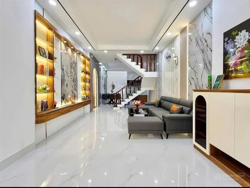 Xoay vốn bán gấp nhà hẻm xe hơi 5m đường đoàn văn bơ p15 quận 4 . giá 5 tỷ