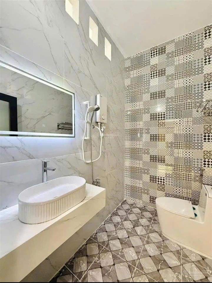 Xoay vốn bán gấp nhà hẻm xe hơi 5m đường đoàn văn bơ p15 quận 4 . giá 5 tỷ