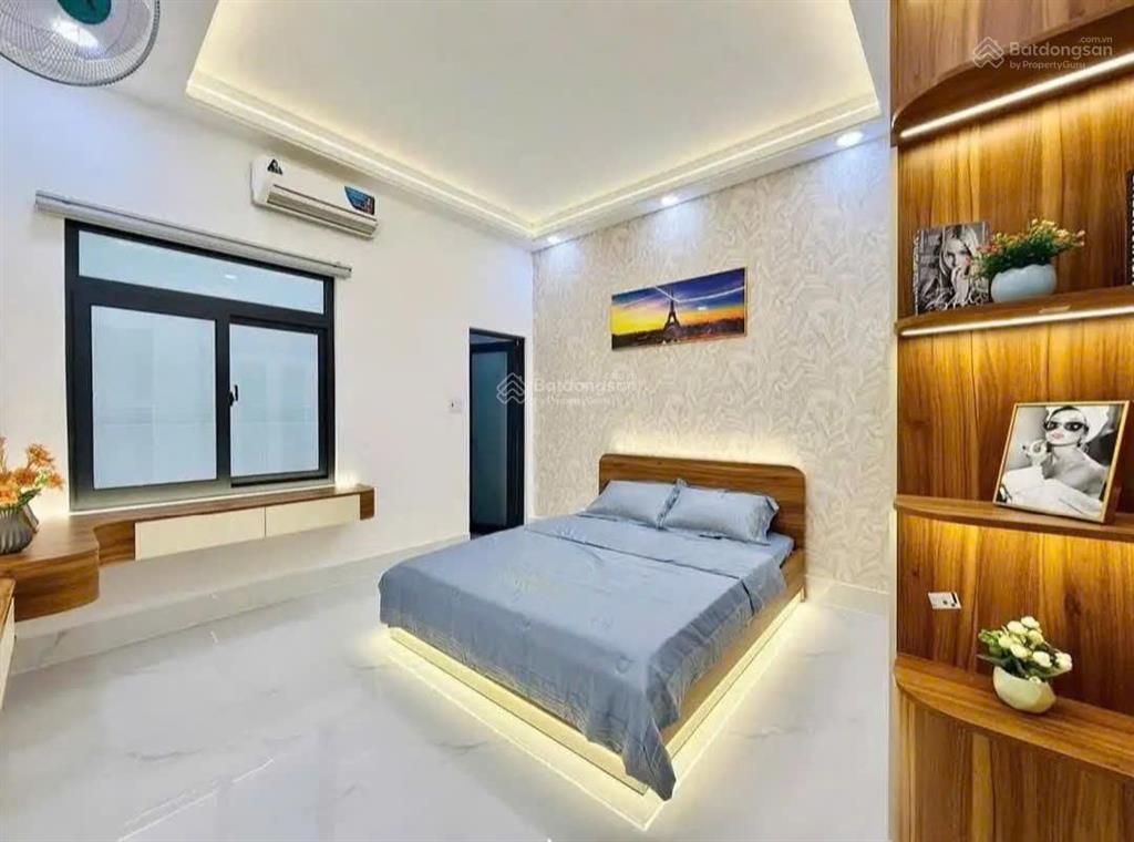 Xoay vốn bán gấp nhà hẻm xe hơi 5m đường đoàn văn bơ p15 quận 4 . giá 5 tỷ