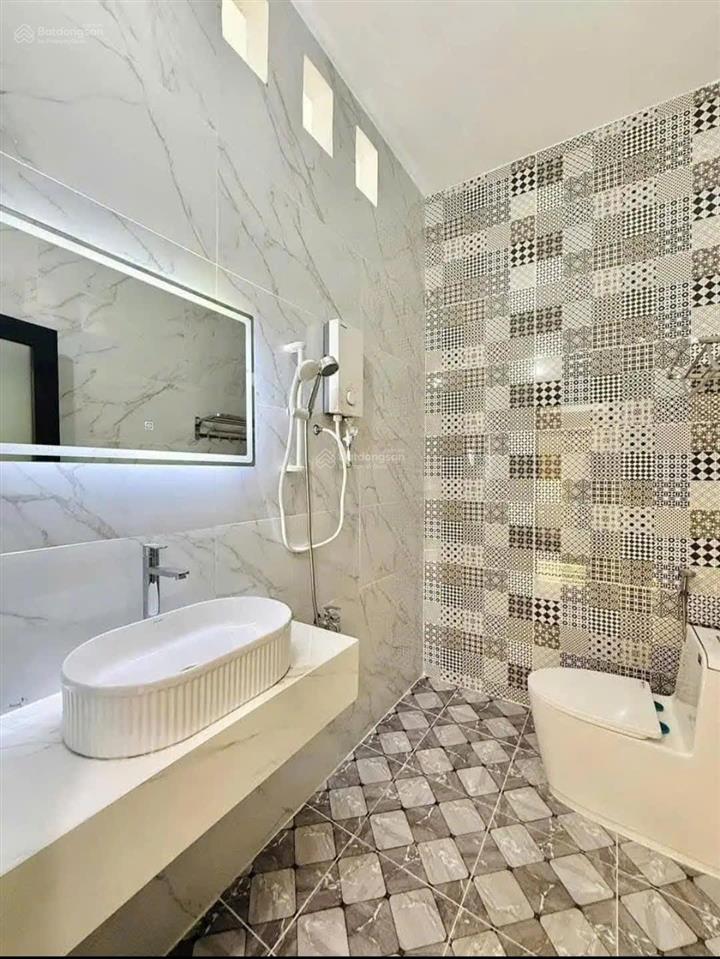 Xoay vốn bán gấp nhà hẻm xe hơi 5m đường đoàn văn bơ p15 quận 4 . giá 5 tỷ