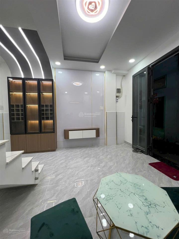 Bán nhanh nhà lò gốm p8 q6 có ban công riêng từng phòng giá 4 tỷ 680