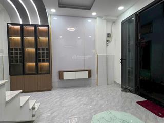 Bán nhanh nhà lò gốm p8 q6 có ban công riêng từng phòng giá 4 tỷ 680