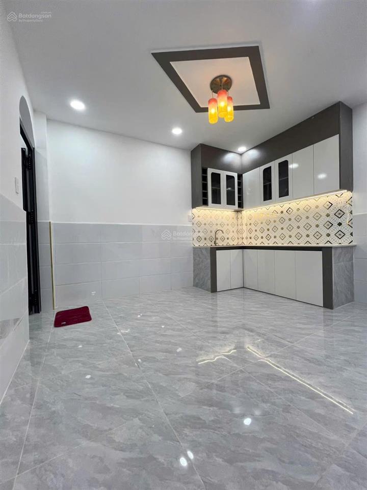 Bán nhanh nhà lò gốm p8 q6 có ban công riêng từng phòng giá 4 tỷ 680