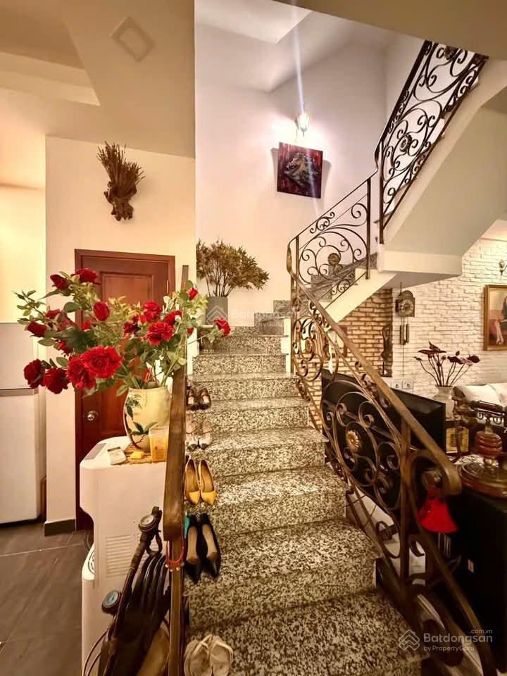 Kẹt tiền bán gấp nhà trần huy liệu, phú nhuận. giá 4,45 tỷ, dt 48m2,  như 0766 372 ***, hẻm xe hơi