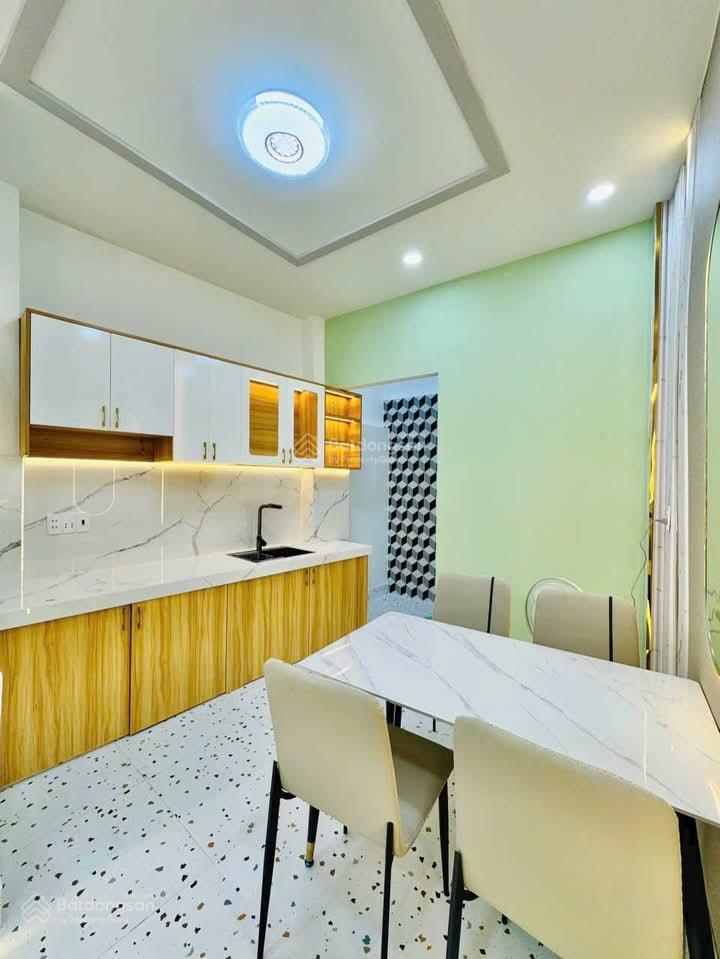 Cần bán gấp nhà hoàng diệu, quận 4. dt 60m2,  như 0766 372 ***, hẻm xe hơi 5m